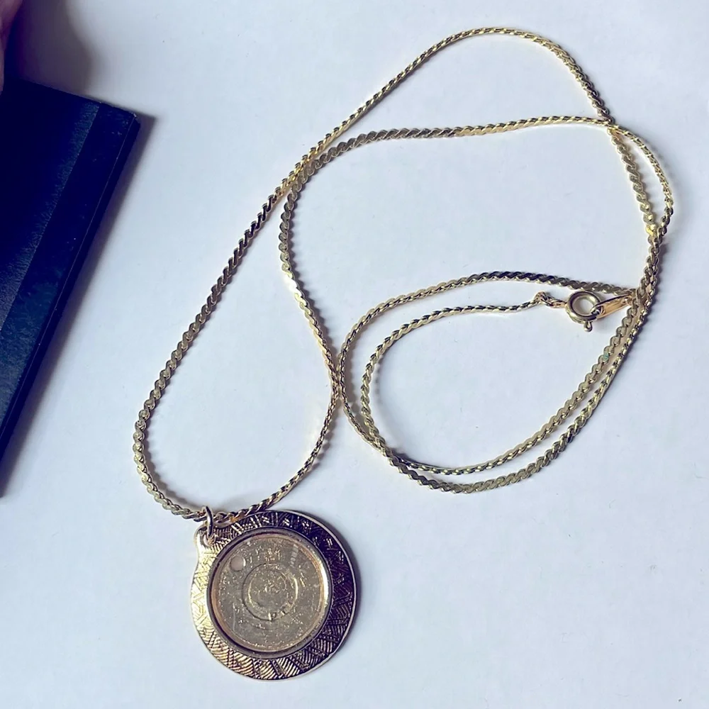 Vintage Trifari gold tone Necklace